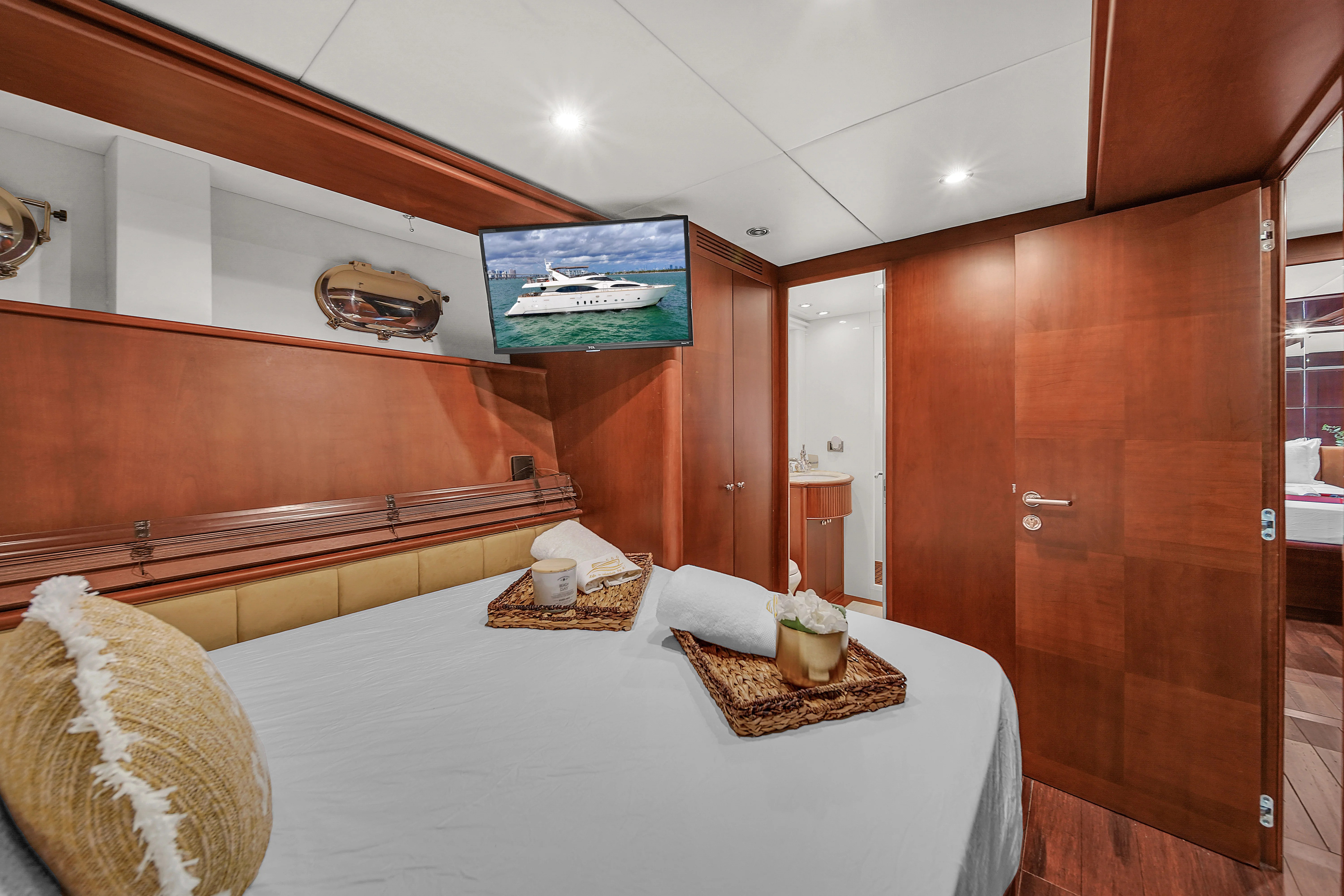 105ft Azimut Daniela bathroom details
